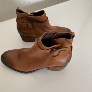 Vince Camuto Size VP- Beamer Brown leather side zip with buckle Ankle booties